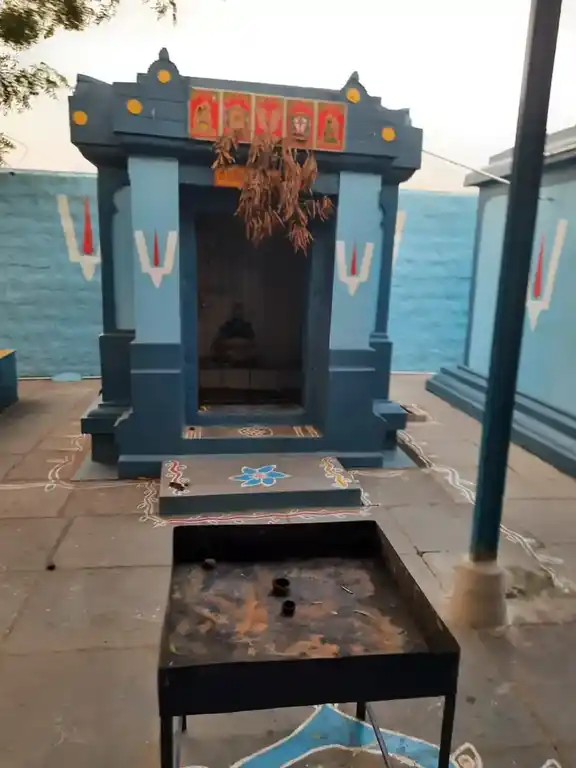 Arulmigu Lakshmi Narasimhar Temple, Inside The Village, Madhavaram - 600060 அருள்மிகு லட்சுமி நரசிம்மர் திருக்கோயில், Inside The Village, Madhavaram - 600060, Tiruvallur - Ancient Temple Architecture and History Image 2