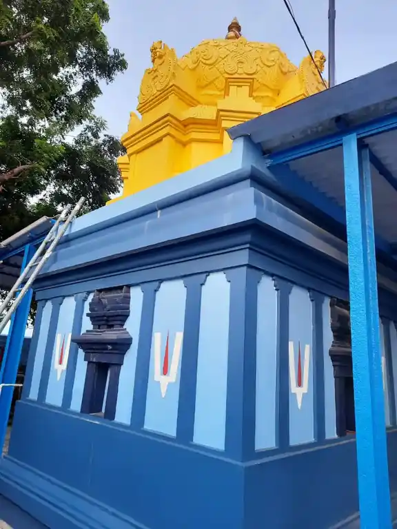 Arulmigu Lakshmi Narasimhar Temple, Inside The Village, Madhavaram - 600060 அருள்மிகு லட்சுமி நரசிம்மர் திருக்கோயில், Inside The Village, Madhavaram - 600060, Tiruvallur - Ancient Temple Architecture and History Image 5