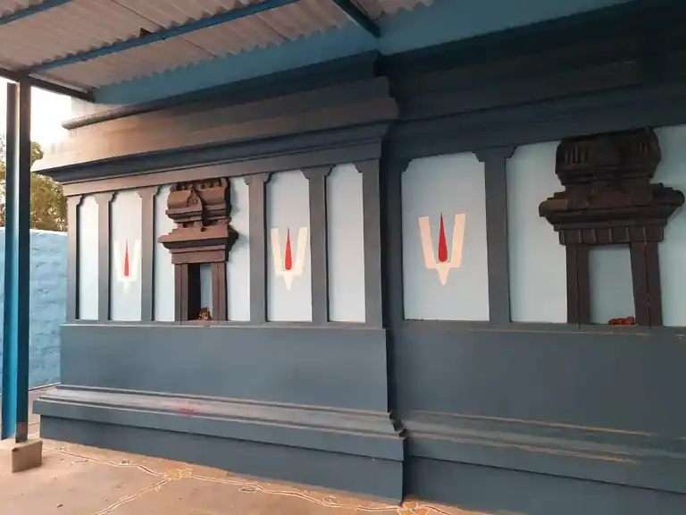 Arulmigu Lakshmi Narasimhar Temple, Inside The Village, Madhavaram - 600060 அருள்மிகு லட்சுமி நரசிம்மர் திருக்கோயில், Inside The Village, Madhavaram - 600060, Tiruvallur - Ancient Temple Architecture and History Image 7