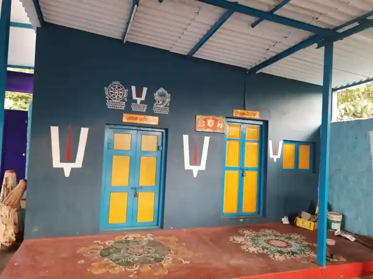 Arulmigu Lakshmi Narasimhar Temple, Inside The Village, Madhavaram - 600060 அருள்மிகு லட்சுமி நரசிம்மர் திருக்கோயில், Inside The Village, Madhavaram - 600060, Tiruvallur - Ancient Temple Architecture and History Image 8