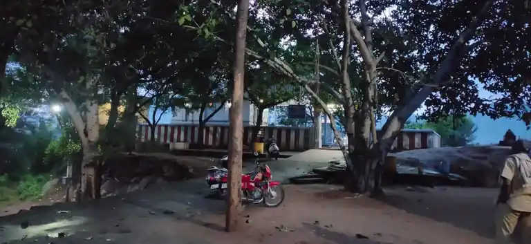 Arulmigu Lakshmi Narasimma Swamy Temple, Ramanathapuram - 606803 அருள்மிகு இலட்சுமிநரசிம்மசுவாமி திருக்கோயில், Ramanathapuram - 606803, Tiruvannamalai - Ancient Temple Architecture and History Image 4