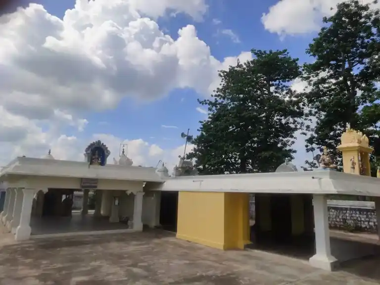 Arulmigu Lakshmi Narayana Perumal Temple, Agraharam - 635653 அருள்மிகு இலட்சுமி நாராயணப்பெருமாள் திருக்கோயில், அகரம் - 635653, Vellore - Ancient Temple Architecture and History Image 3