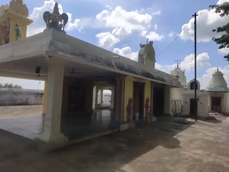 Arulmigu Lakshmi Narayana Perumal Temple, Agraharam - 635653 அருள்மிகு இலட்சுமி நாராயணப்பெருமாள் திருக்கோயில், அகரம் - 635653, Vellore - Ancient Temple Architecture and History Image 4
