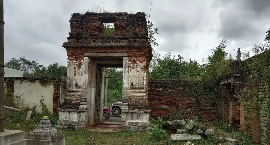Arulmigu Lakshmi Narayana Perumal Temple, Arumpakkam - 632202 அருள்மிகு லட்சுமி நாராயணப்பெருமாள் திருக்கோயில், அரும்பாக்கம் - 632202, Vellore - Ancient Temple Architecture and History Image 5