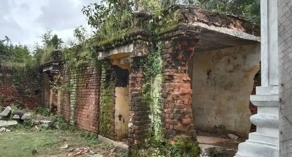 Arulmigu Lakshmi Narayana Perumal Temple, Arumpakkam - 632202 அருள்மிகு லட்சுமி நாராயணப்பெருமாள் திருக்கோயில், அரும்பாக்கம் - 632202, Vellore - Ancient Temple Architecture and History Image 7