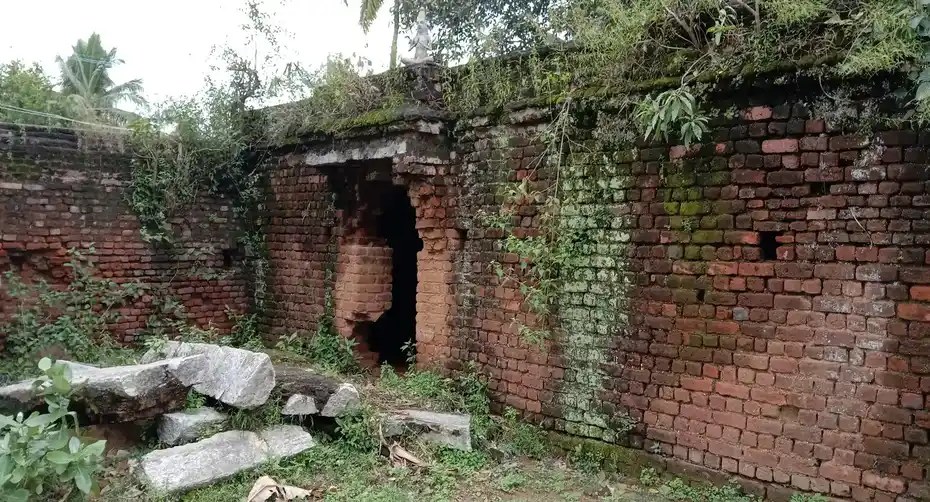 Arulmigu Lakshmi Narayana Perumal Temple, Arumpakkam - 632202 அருள்மிகு லட்சுமி நாராயணப்பெருமாள் திருக்கோயில், அரும்பாக்கம் - 632202, Vellore - Ancient Temple Architecture and History Image 9
