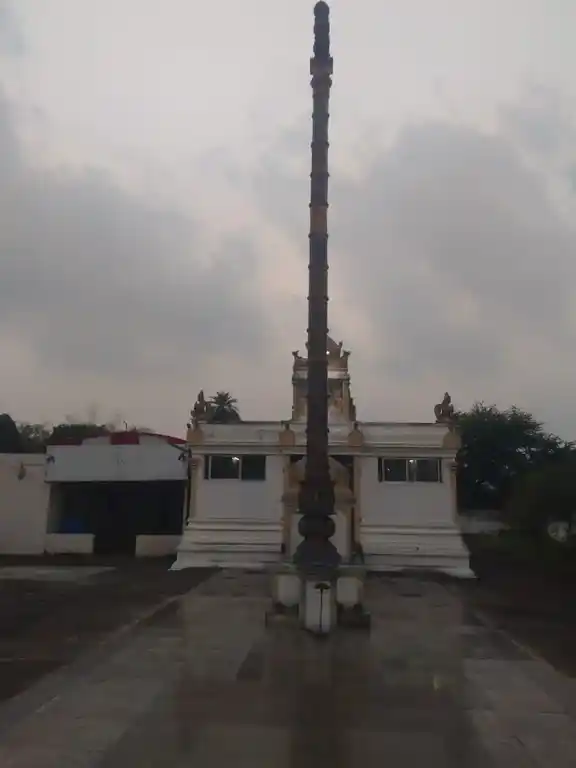Arulmigu Lakshmi Narayana Perumal Temple, Eguvarpalayam - 601203 அருள்மிகு லட்சுமி நாராயணப்பெருமாள் திருக்கோயில், ஈகுவார்பாளையம் - 601203, Tiruvallur - Ancient Temple Architecture and History Image 2
