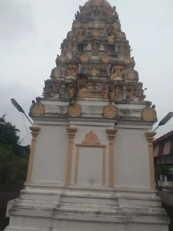 Arulmigu Lakshmi Narayana Perumal Temple, Eguvarpalayam - 601203 அருள்மிகு லட்சுமி நாராயணப்பெருமாள் திருக்கோயில், ஈகுவார்பாளையம் - 601203, Tiruvallur - Ancient Temple Architecture and History Image 4