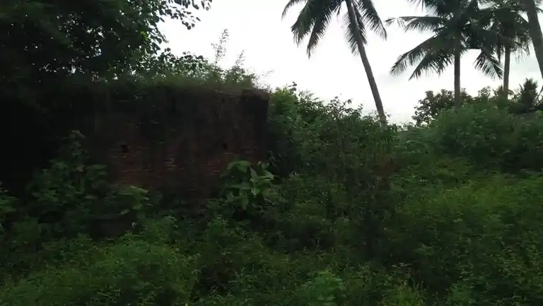 Arulmigu Lakshmi Narayana Perumal Temple, Inside The Village, Inside The Village - 602001 Arulmigu Lakshmi Narayana Perumal Temple, Inside The Village, Inside The Village - 602001, Tiruvallur - Ancient Temple Architecture and History Image 2