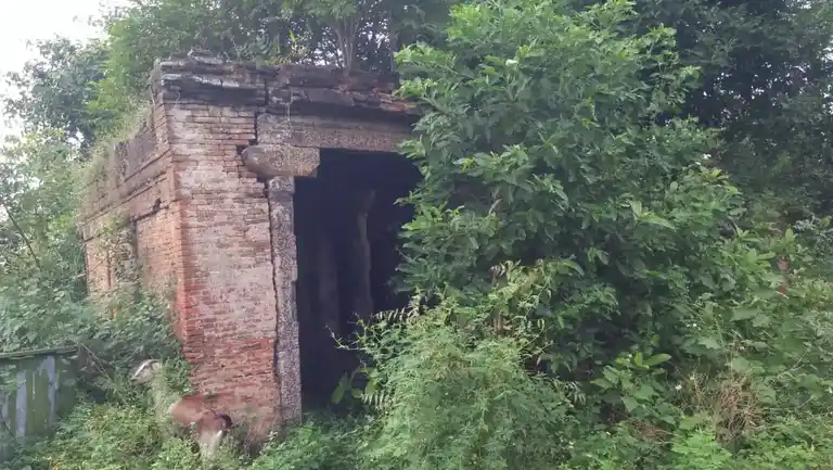 Arulmigu Lakshmi Narayana Perumal Temple, Inside The Village, Inside The Village - 602001 Arulmigu Lakshmi Narayana Perumal Temple, Inside The Village, Inside The Village - 602001, Tiruvallur - Ancient Temple Architecture and History Image 3
