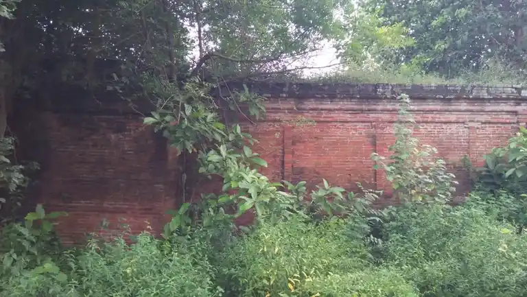 Arulmigu Lakshmi Narayana Perumal Temple, Inside The Village, Inside The Village - 602001 Arulmigu Lakshmi Narayana Perumal Temple, Inside The Village, Inside The Village - 602001, Tiruvallur - Ancient Temple Architecture and History Image 4
