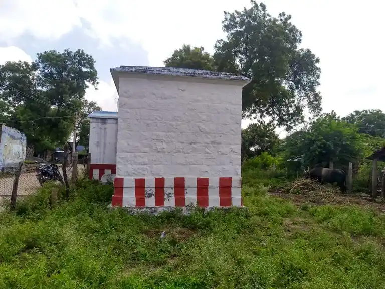 Arulmigu Lakshmi Narayana Perumal Temple, Karaikeni - 625702 Arulmigu Lakshmi Narayana Perumal Temple, Karaikeni - 625702, Madurai - Ancient Temple Architecture and History Image 3