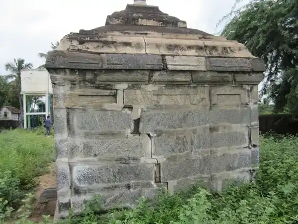 Arulmigu Lakshmi Narayana Perumal Temple, Kesarimangalam - 638311 அருள்மிகு லட்சுமி நாராயணப் பெருமாள் திருக்கோயில், Kesarimangalam - 638311, Erode - Ancient Temple Architecture and History Image 5