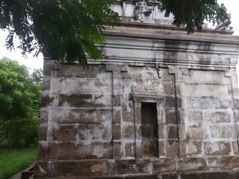 Arulmigu Lakshmi Narayana Perumal Temple, Kolathur - 632301 அருள்மிகு லட்சுமிநாராயணபெருமாள் திருக்கோயில், Kolathur - 632301, Tiruvannamalai - Ancient Temple Architecture and History Image 2