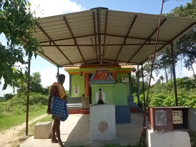 Arulmigu Lakshmi Narayana Perumal Temple, Kongaraimampattu - 603306 அருள்மிகு லட்சுமி நாராயணப் பெருமாள் திருக்கோயில், Kongaraimampattu - 603306, Chengalpattu - Ancient Temple Architecture and History Image 2