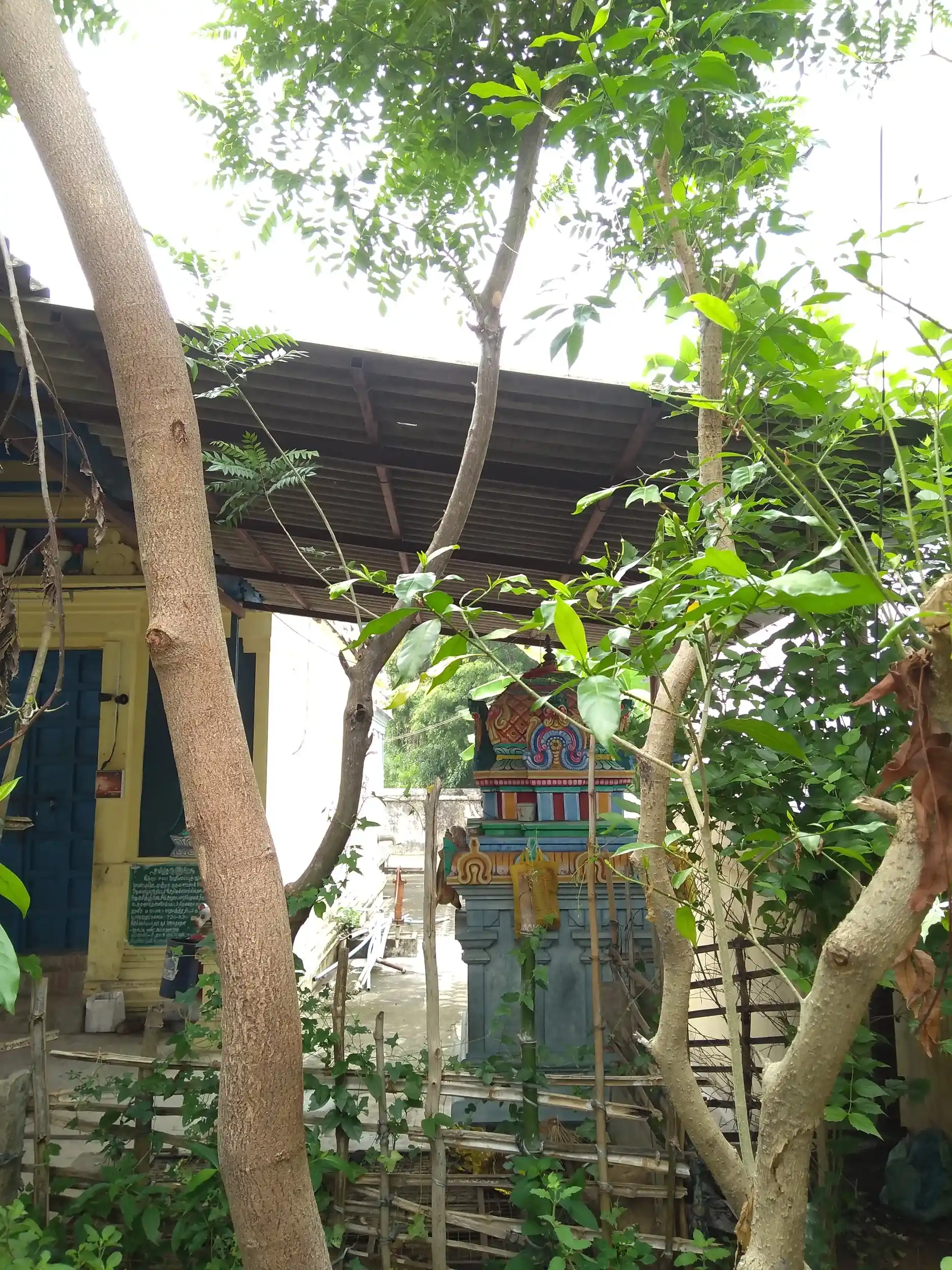 Arulmigu Lakshmi Narayana Perumal Temple, Koothanoor - 609503 அருள்மிகு லட்சுமி நாராயண பெருமாள் திருக்கோயில், கூத்தனூர் - 609503, Thiruvarur - Ancient Temple Architecture and History Image 5