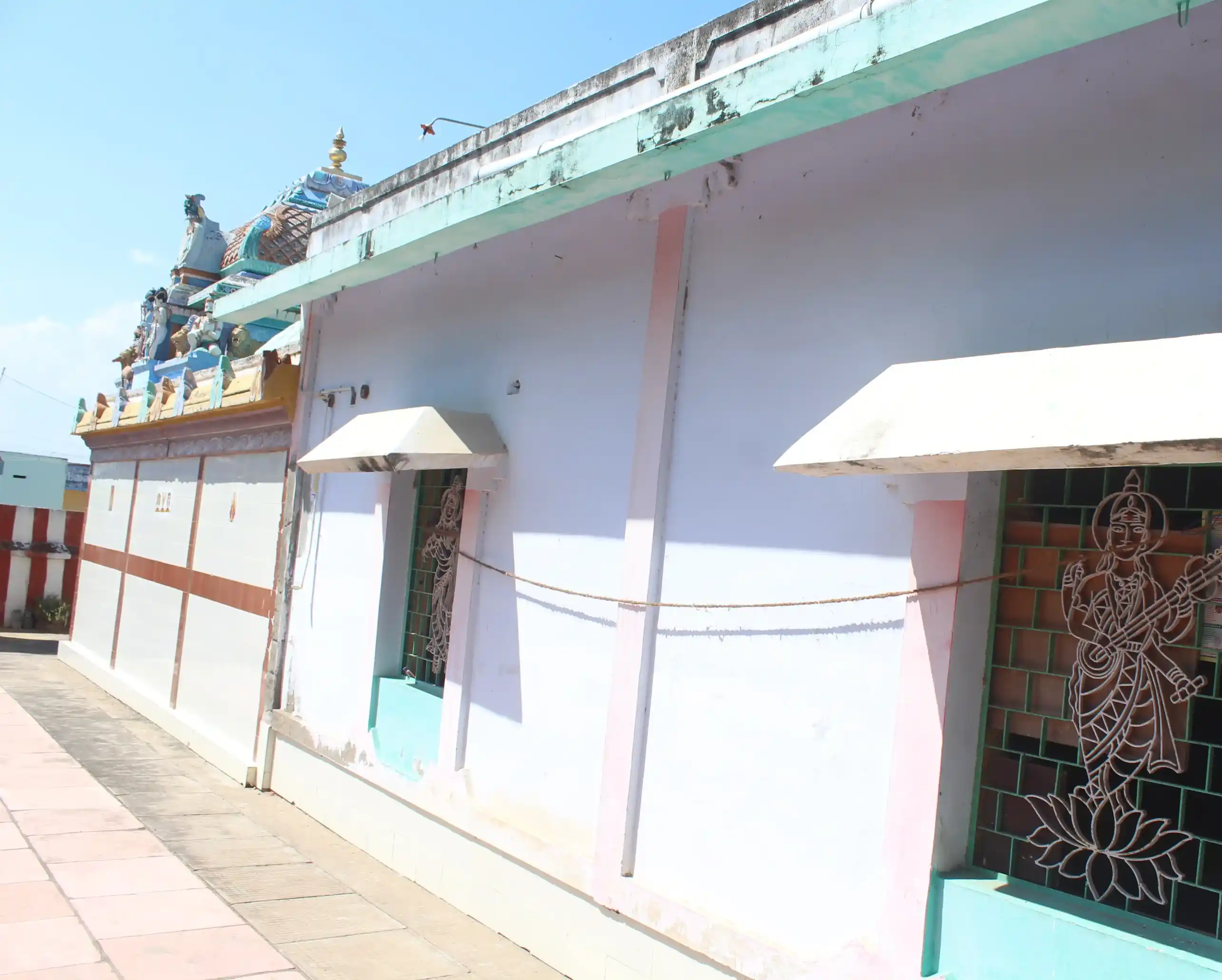 Arulmigu Lakshmi Narayana Perumal Temple, Kulaththur - 623530 Arulmigu Lakshmi Narayana Perumal Temple, Kulaththur - 623530, Ramanathapuram - Ancient Temple Architecture and History Image 2