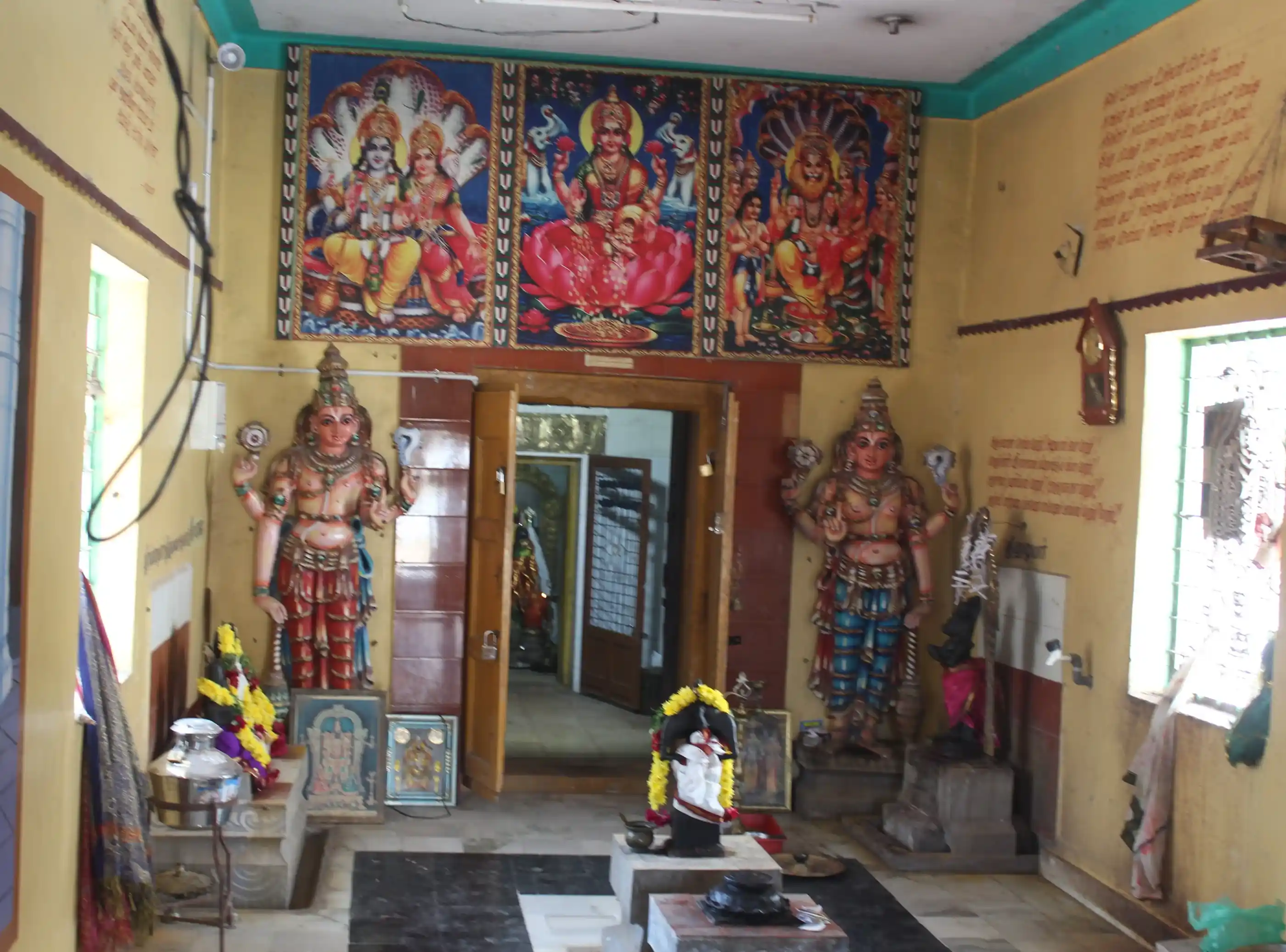 Arulmigu Lakshmi Narayana Perumal Temple, Kulaththur - 623530 Arulmigu Lakshmi Narayana Perumal Temple, Kulaththur - 623530, Ramanathapuram - Ancient Temple Architecture and History Image 3