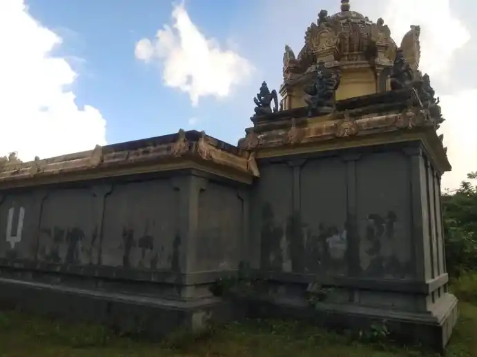 Arulmigu Lakshmi Narayana Perumal Temple, Kulipanthandalam - 603109 அருள்மிகு லட்சுமிநாராயண பெருமாள் திருக்கோயில், குளிப்பத்தண்டலம் - 603109, Chengalpattu - Ancient Temple Architecture and History Image 4