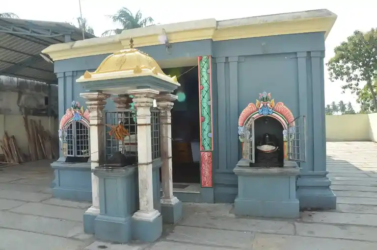 Arulmigu Lakshmi Narayana Perumal Temple, Motchakulam - 605105 அருள்மிகு லட்சுமிநாராயணப்பெருமாள் திருக்கோயில், மோட்சகுளம் - 605105, Viluppuram - Ancient Temple Architecture and History Image 2