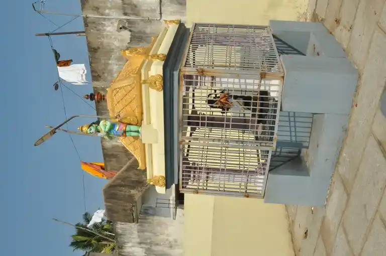 Arulmigu Lakshmi Narayana Perumal Temple, Motchakulam - 605105 அருள்மிகு லட்சுமிநாராயணப்பெருமாள் திருக்கோயில், மோட்சகுளம் - 605105, Viluppuram - Ancient Temple Architecture and History Image 4