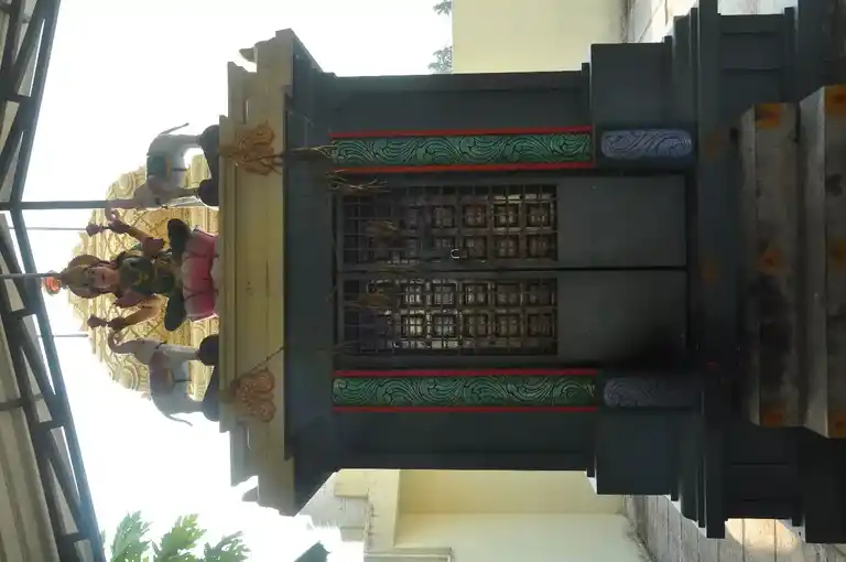 Arulmigu Lakshmi Narayana Perumal Temple, Motchakulam - 605105 அருள்மிகு லட்சுமிநாராயணப்பெருமாள் திருக்கோயில், மோட்சகுளம் - 605105, Viluppuram - Ancient Temple Architecture and History Image 5