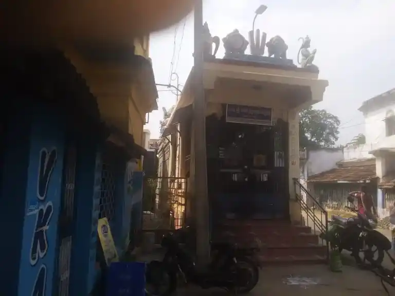 Arulmigu Lakshmi Narayana Perumal Temple, Muthuboopalasamuthiram, Kulithalai - 639104 அருள்மிகு லஷ்மி நாராயணப்பெருமாள் திருக்கோயில், Muthuboopalasamuthiram, Kulithalai - 639104, Karur - Ancient Temple Architecture and History Image 2