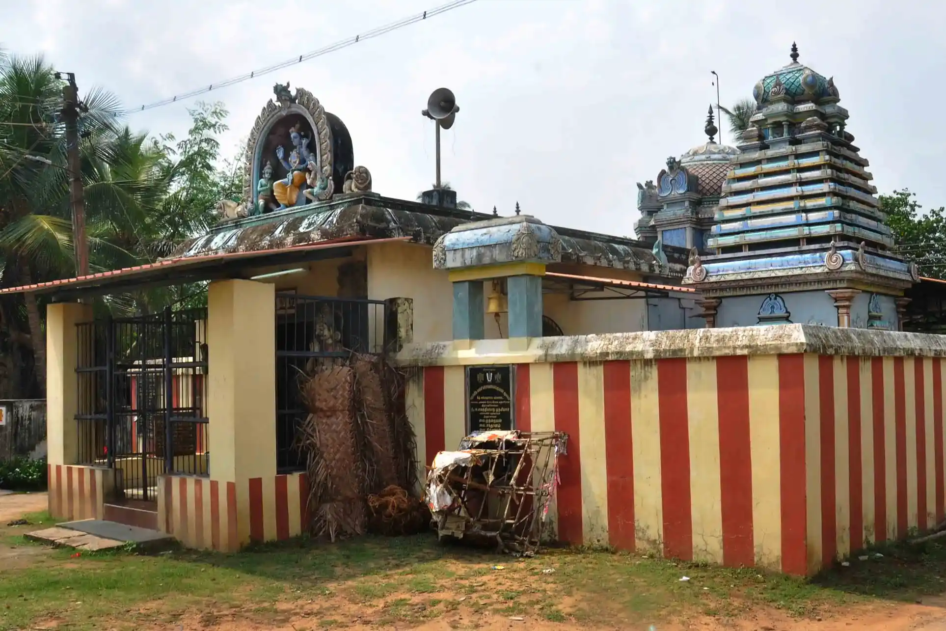 Arulmigu Lakshmi Narayana Perumal Temple, Nalladai - 609106 Arulmigu Lakshmi Narayana Perumal Temple, Nalladai - 609106, Mayiladuthurai - Ancient Temple Architecture and History Image 3