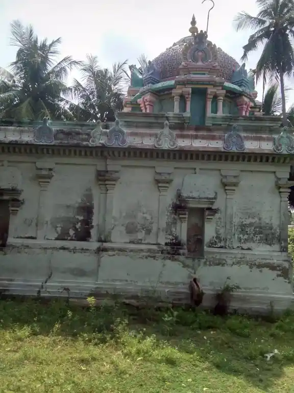 Arulmigu Lakshmi Narayana Perumal Temple, Nangur - 609105 அருள்மிகு லெட்சுமி நாராயணப்பெருமாள் திருக்கோயில், கீழையூர் - 609105, Mayiladuthurai - Ancient Temple Architecture and History Image 2