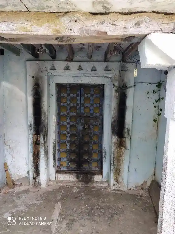 Arulmigu Lakshmi Narayana Perumal Temple, Near Street, Mamballam - 601201 அருள்மிகு லட்சுமி நாராயணப்பெருமாள் திருக்கோயில், Near Street, Mamballam - 601201, Tiruvallur - Ancient Temple Architecture and History Image 2