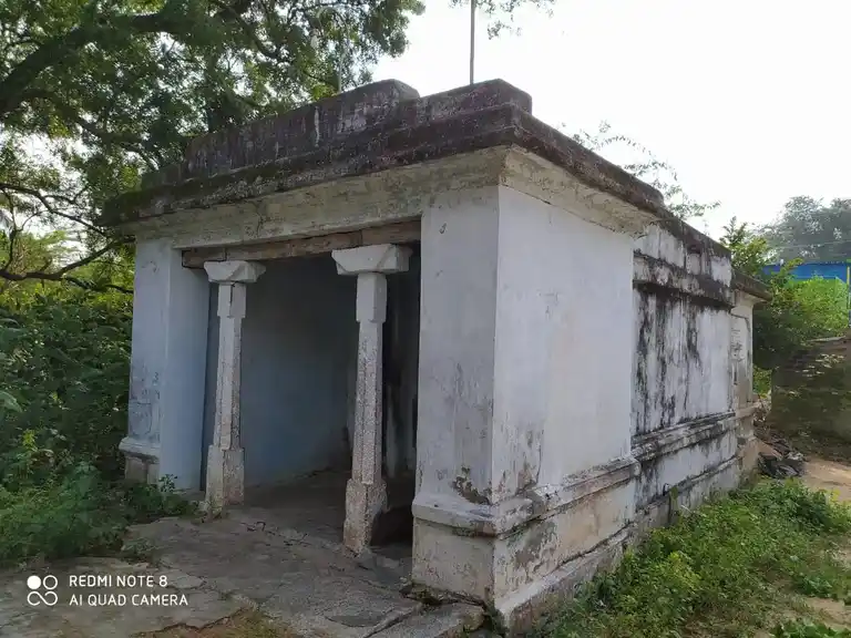 Arulmigu Lakshmi Narayana Perumal Temple, Near Street, Mamballam - 601201 அருள்மிகு லட்சுமி நாராயணப்பெருமாள் திருக்கோயில், Near Street, Mamballam - 601201, Tiruvallur - Ancient Temple Architecture and History Image 6
