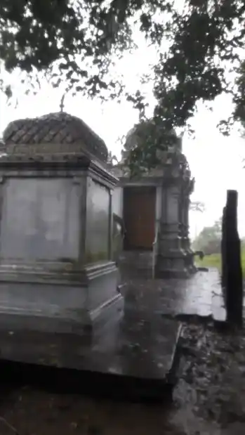 Arulmigu Lakshmi Narayana Perumal Temple, Ozhivetti - 603311 அருள்மிகு இலட்சுமி நாராயணப் பெருமாள் திருக்கோயில், Ozhivetti - 603311, Chengalpattu - Ancient Temple Architecture and History Image 4