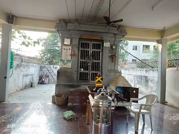 Arulmigu Lakshmi Narayana Perumal Temple, Palayakudalur - 609801 அருள்மிகு லட்சுமிநாராயணன் பெருமாள் ஆலயம், Palaiyagudalur - 609801, Mayiladuthurai - Ancient Temple Architecture and History Image 2