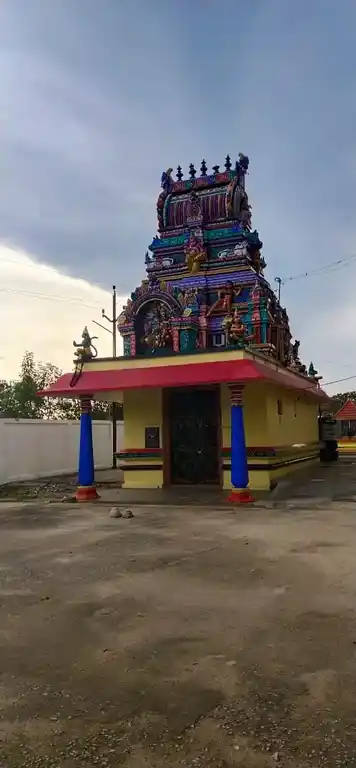Arulmigu Lakshmi Narayana Perumal Temple, Periyagaram - 635609 அருள்மிகு லட்சுமிநாராணயப்பெருமாள் திருக்கோயில், பெரியகரம் - 635609, Thirupathur - Ancient Temple Architecture and History Image 4