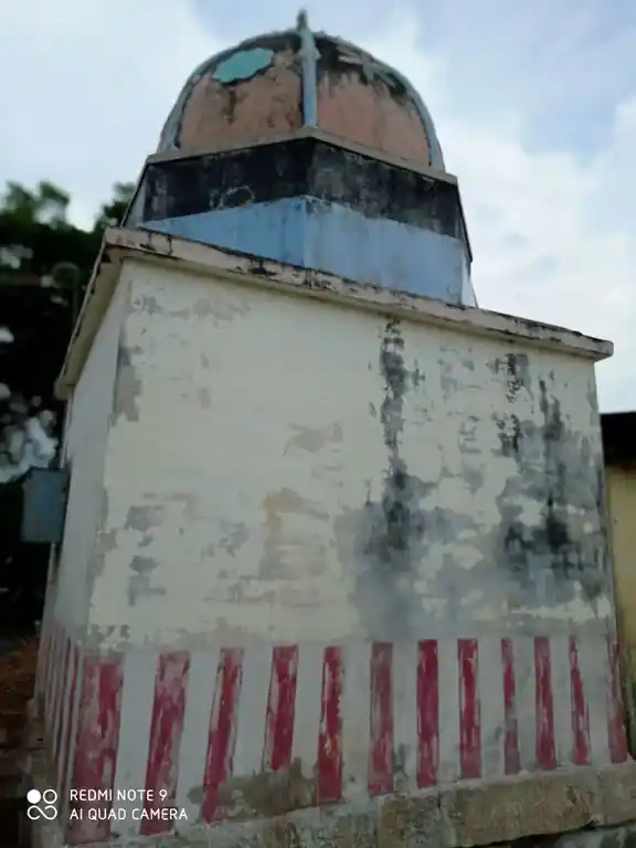 Arulmigu Lakshmi Narayana Perumal Temple, Periyaulagani - 625706 Arulmigu Lakshmi Narayana Perumal Temple, Periyaulagani - 625706, Madurai - Ancient Temple Architecture and History Image 2
