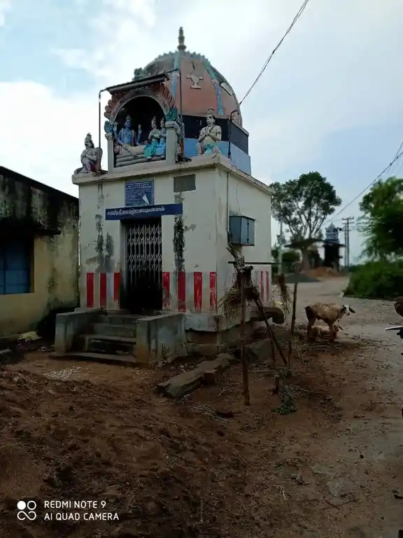 Arulmigu Lakshmi Narayana Perumal Temple, Periyaulagani - 625706 Arulmigu Lakshmi Narayana Perumal Temple, Periyaulagani - 625706, Madurai - Ancient Temple Architecture and History Image 4