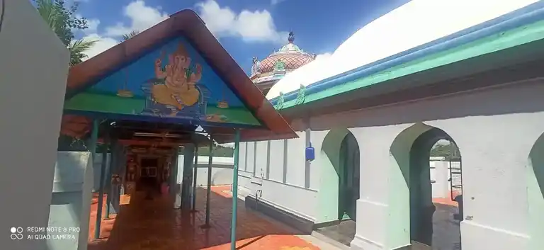 Arulmigu Lakshmi Narayana Perumal Temple, Poraiyar, Poraiyar - 609307 அருள்மிகு லெட்சுமி நாராயணப் பெருமாள் திருக்கோயில், Poraiyar, Poraiyar - 609307, Mayiladuthurai - Ancient Temple Architecture and History Image 2