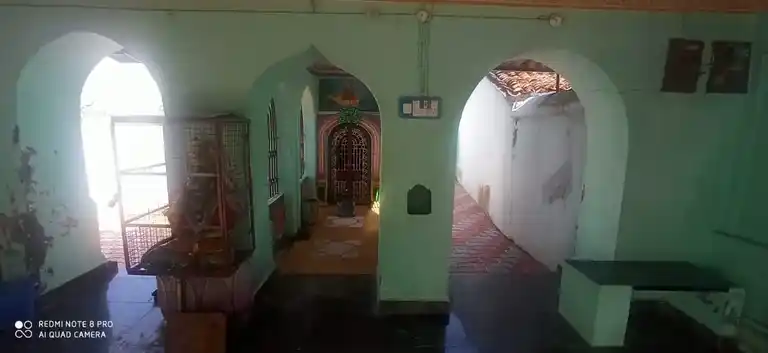 Arulmigu Lakshmi Narayana Perumal Temple, Poraiyar, Poraiyar - 609307 அருள்மிகு லெட்சுமி நாராயணப் பெருமாள் திருக்கோயில், Poraiyar, Poraiyar - 609307, Mayiladuthurai - Ancient Temple Architecture and History Image 4