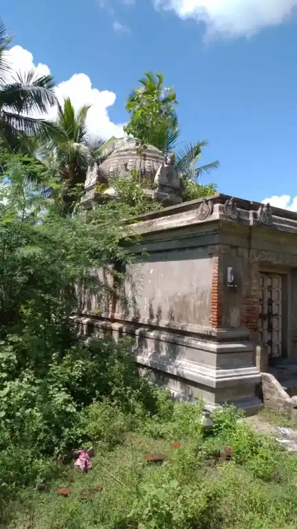 Arulmigu Lakshmi Narayana Perumal Temple, Semangalam - 609118 அருள்மிகு லெக்ஷ்மி நாராயனப்பெருமாள் திருக்கோயில், கூத்தூர், கூத்தூர் - 609118, Mayiladuthurai - Ancient Temple Architecture and History Image 3