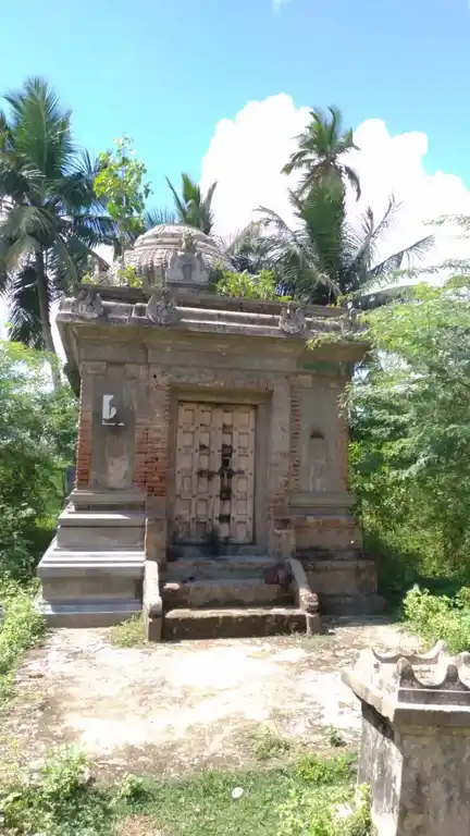 Arulmigu Lakshmi Narayana Perumal Temple, Semangalam - 609118 அருள்மிகு லெக்ஷ்மி நாராயனப்பெருமாள் திருக்கோயில், கூத்தூர், கூத்தூர் - 609118, Mayiladuthurai - Ancient Temple Architecture and History Image 4