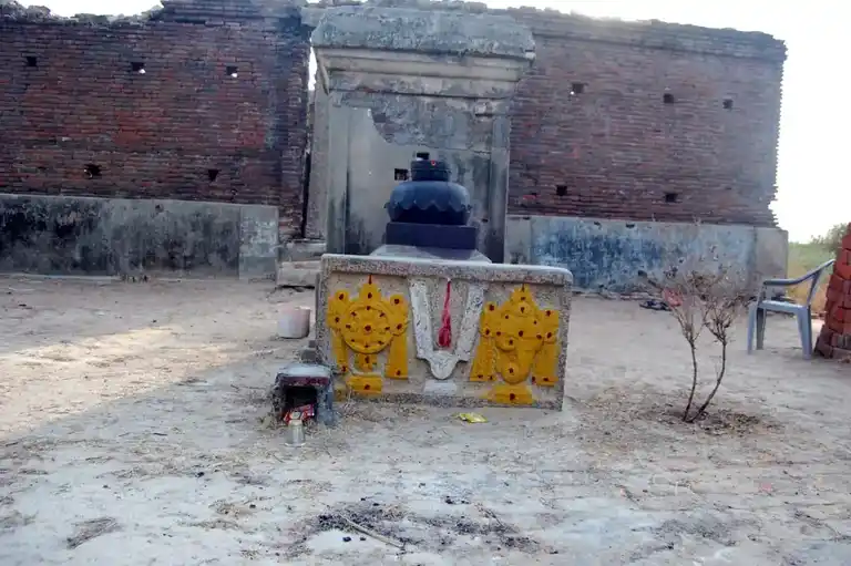 Arulmigu Lakshmi Narayana Perumal Temple, Sembiyanmanakudi - 614806 Temple