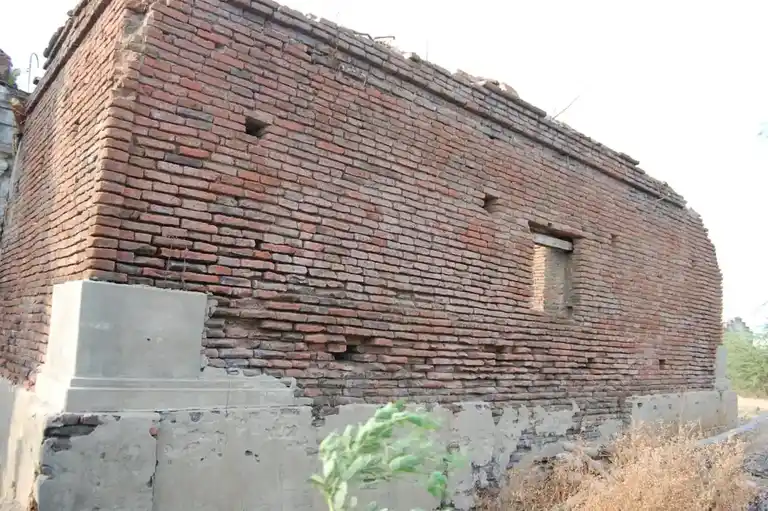 Arulmigu Lakshmi Narayana Perumal Temple, Sembiyanmanakudi - 614806 அருள்மிகு லெட்சுமி நாராயணப்பெருமாள் திருக்கோயில், Sembiyanmanakudi - 614806, Nagapattinam - Ancient Temple Architecture and History Image 2