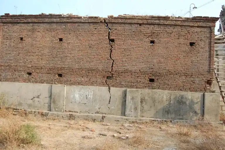 Arulmigu Lakshmi Narayana Perumal Temple, Sembiyanmanakudi - 614806 அருள்மிகு லெட்சுமி நாராயணப்பெருமாள் திருக்கோயில், Sembiyanmanakudi - 614806, Nagapattinam - Ancient Temple Architecture and History Image 4