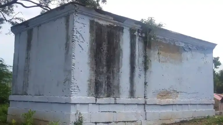 Arulmigu Lakshmi Narayana Perumal Temple, Vandari - 625705 அருள்மிகு லெட்சுமி நாராயணப் பெருமாள் திருக்கோயில், Vandari - 625705, Madurai - Ancient Temple Architecture and History Image 2