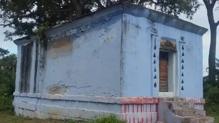 Arulmigu Lakshmi Narayana Perumal Temple, Vandari - 625705 அருள்மிகு லெட்சுமி நாராயணப் பெருமாள் திருக்கோயில், Vandari - 625705, Madurai - Ancient Temple Architecture and History Image 3