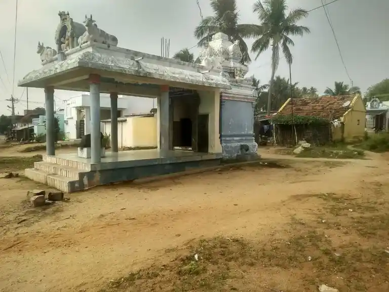Arulmigu Lakshmi Narayana Perumaltemple, Munaiyanur - 639108 அருள்மிகு லெட்சுமி நாராயணப் பெருமாள் திருக்கோயில்,  - 639108, Karur - Ancient Temple Architecture and History Image 2