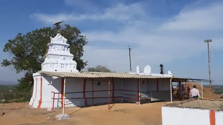 Arulmigu Lakshmi Narayana Swamy Temple, Modhur - 635205 அருள்மிகு லட்சுமி நாராயணசாமி திருக்கோயில், மோதூர் - 635205, Dharmapuri - Ancient Temple Architecture and History Image 2