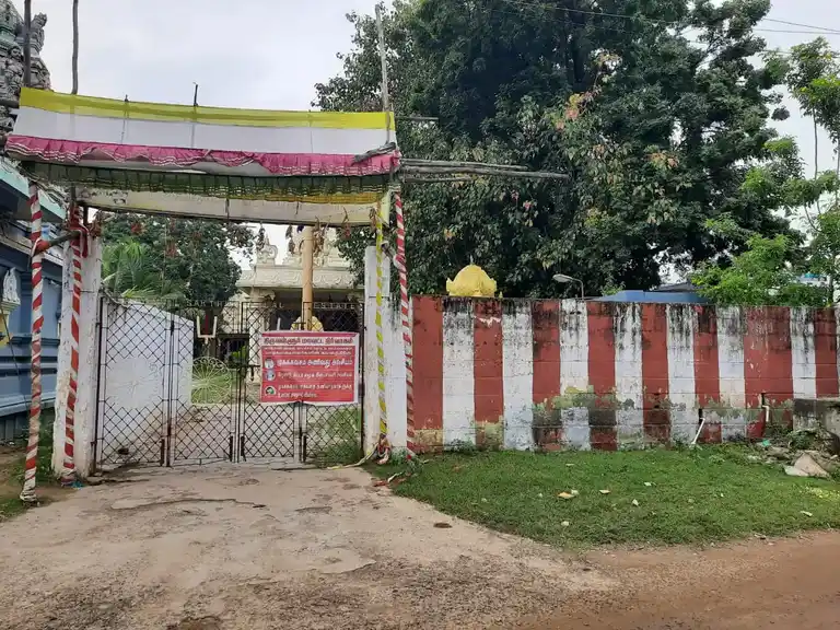 Arulmigu Lakshmi Narayanaperumal alias Vaikuntaperumal Temple, Street Centre Of The Town, Athipatu - 601204 அருள்மிகு லட்சுமி நாராயணப்பெருமாள் என்கிற வைகுண்டபெருமாள் திருக்கோயில், Street Centre Of The Town, Athipatu - 601204, Tiruvallur - Ancient Temple Architecture and History Image 2