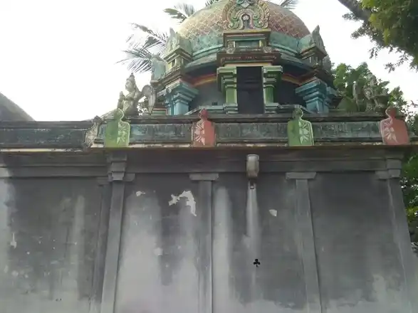 Arulmigu Lakshmi Narayanaperumal Engindra Venugopalaswamy Temple, Mayiladuthurai - 609001 ஸ்ரீ லெட்சுமி நாராயண பெருமாள் என்கிற ஸ்ரீ வேணுகோபாலசுவாமி திருக்கோயில், Mayiladuthurai - 609001, Mayiladuthurai - Ancient Temple Architecture and History Image 3