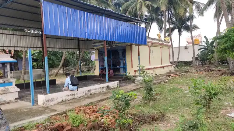 Arulmigu Lakshmi Narayanaperumal Temple, Centre Of The Village, Medur - 601204 Arulmigu Lakshmi Narayanaperumal Temple, Centre Of The Village, Medur - 601204, Tiruvallur - Ancient Temple Architecture and History Image 3